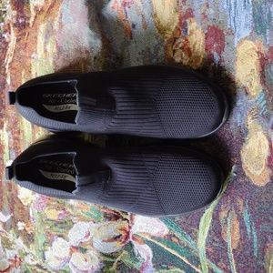 Sketchers Ait- Cooled Arch fit sneakers